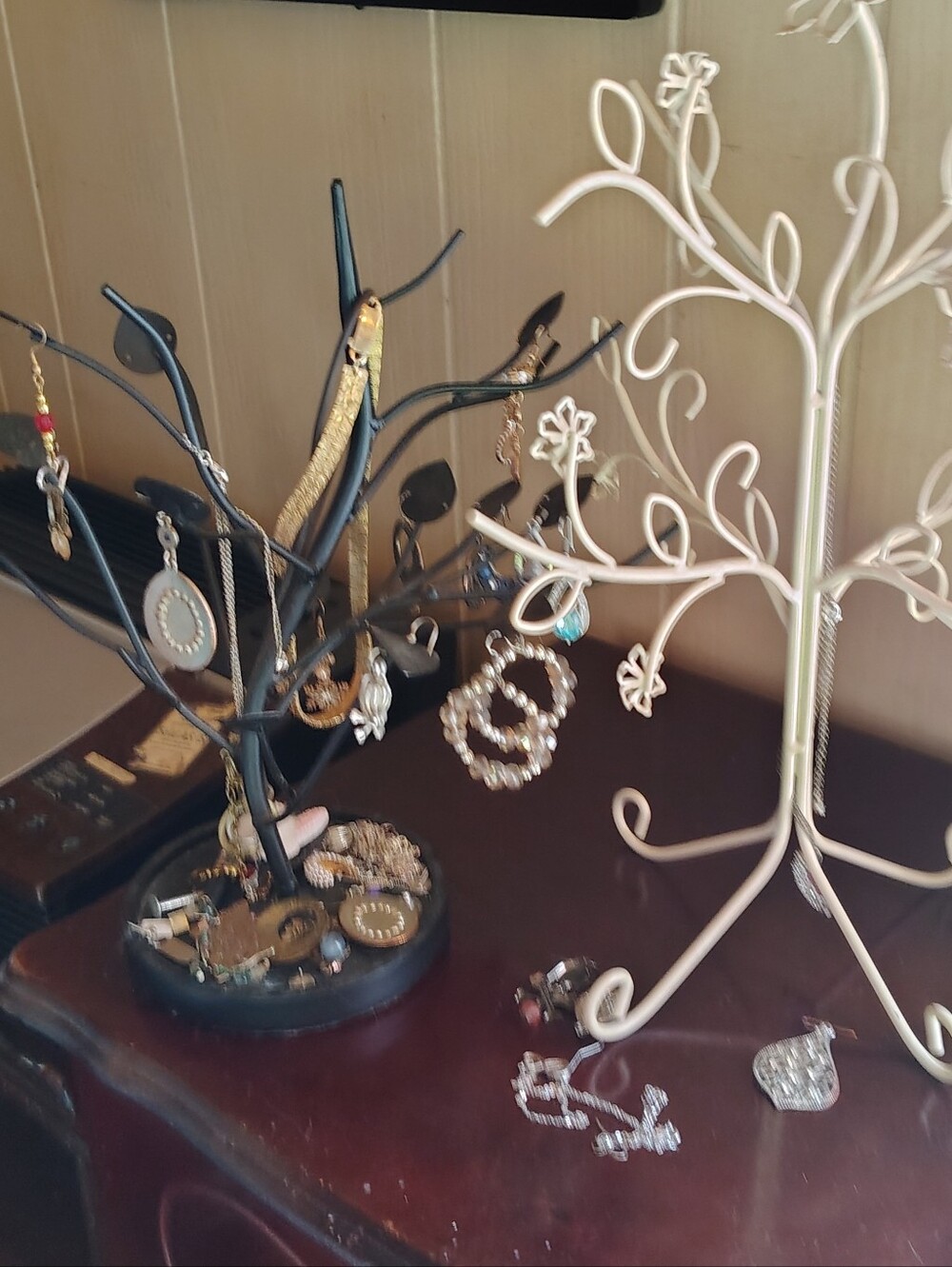 White And A Black - Womens Jewelry Tree